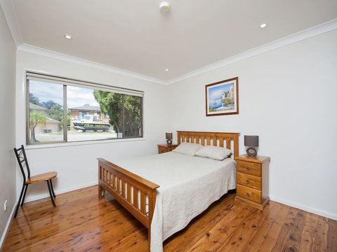 Neptunes Rest 55 Corrie Parade - Holiday Sunshine Coast 3