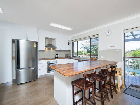 Neptunes Rest 55 Corrie Parade - Holiday Sunshine Coast 1