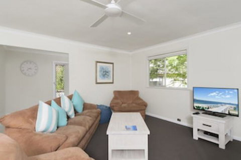 Box Beach Retreat 29 Essendene Road - Holiday Sunshine Coast 0