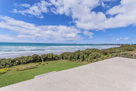 Aqua Mist Seascape - Holiday Sunshine Coast 4