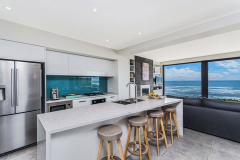 Aqua Mist Seascape - Holiday Sunshine Coast 6