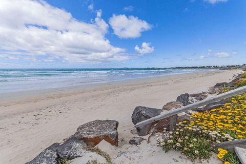 Aqua Mist Seascape - Holiday Sunshine Coast 3
