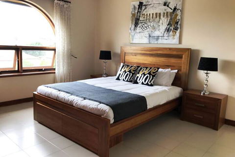 Adelaide Holiday Home - Holiday Sunshine Coast 2