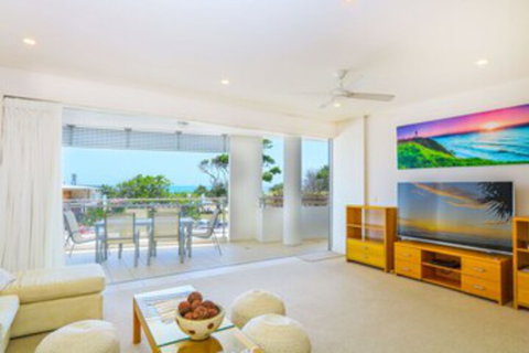 Azura Ocean View Holiday Apartment - Holiday Sunshine Coast 0