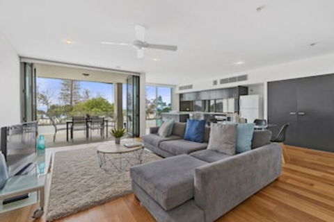 KINGSCLIFF NOR NOR EAST 101 On MARINE PARADE - Holiday Sunshine Coast 0