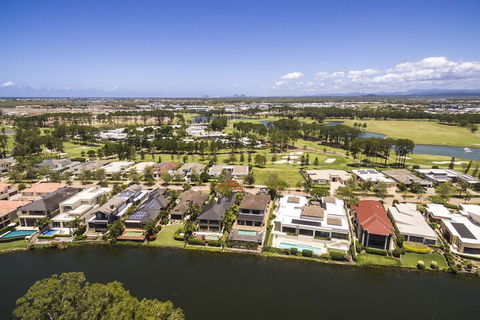 Escape At The Cove - Sunshine Coast Tourism 3