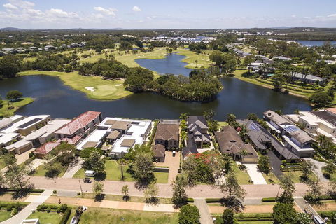 Escape At The Cove - Sunshine Coast Tourism 0