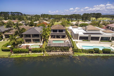 Escape At The Cove - Sunshine Coast Tourism 1