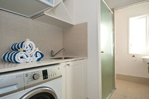 Hedges Avenue Beach House - Holiday Sunshine Coast 2