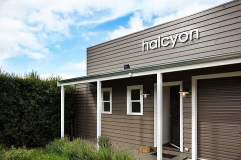 Halcyon - Holiday Sunshine Coast 1
