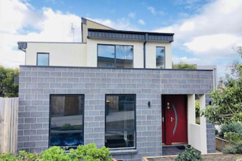 Apollo Bay Seal Apartments - Holiday Sunshine Coast 0
