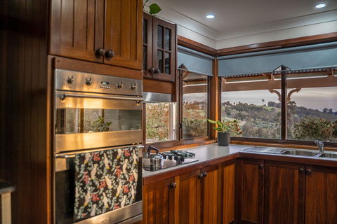 Glen Mervyn Lodge - Sunshine Coast Tourism 0