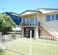 Spacious 2-Storey Home By The Bay Sleeps 12 - Holiday Sunshine Coast