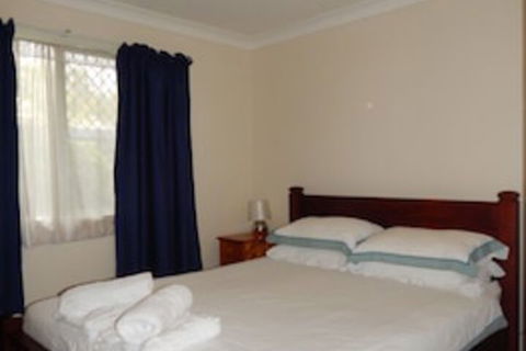 Relaxing House By The Bay With Sun Year Round - Holiday Sunshine Coast 0