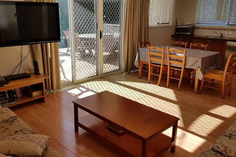 Charming, Private 3-Bedroom Cottage By The Bay - Sunshine Coast Tourism 5