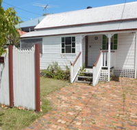 Charming Private 3-Bedroom Cottage By The Bay - Holiday Sunshine Coast