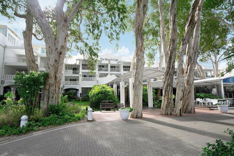 Peppers Beach Club Penthouse - Holiday Sunshine Coast 1
