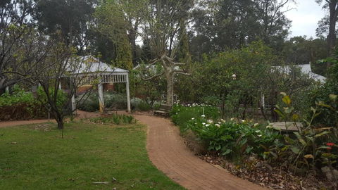 Two Sisters Chalets - Sunshine Coast Tourism 7