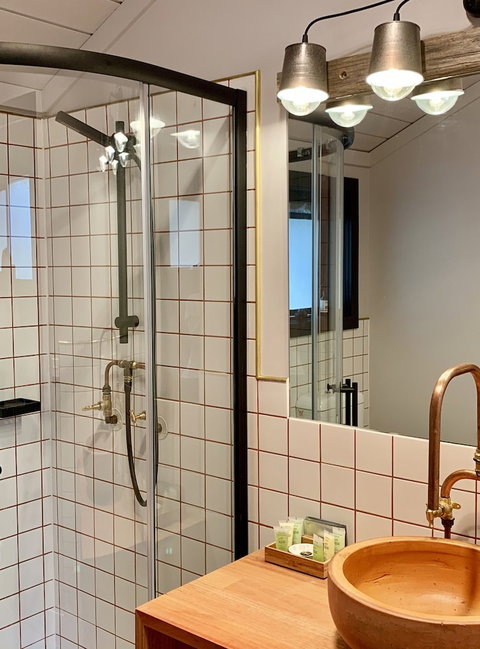 Emerald Star Cottages - Sunshine Coast Tourism 1