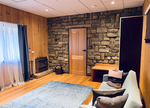 Emerald Star Cottages - Sunshine Coast Tourism 6