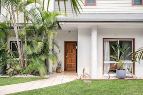 Baby Blue - Sunshine Coast Tourism 0