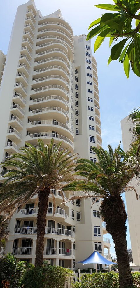 Resort-Style Apartment Opposite Beach - Holiday Sunshine Coast 2
