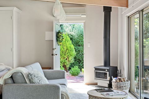 Adelaide Hills Retreats - Holiday Sunshine Coast 5