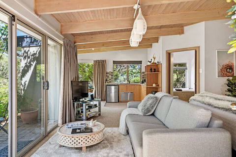 Adelaide Hills Retreats - Holiday Sunshine Coast 7