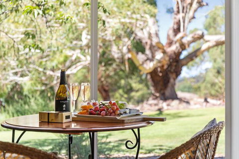 Adelaide Hills Retreats - Holiday Sunshine Coast 4