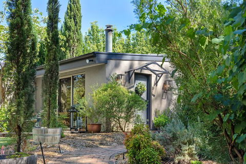 Adelaide Hills Retreats - Holiday Sunshine Coast 1