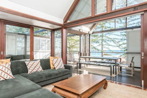 Your Luxury Escape - On The Bay - Sunshine Coast Tourism 0