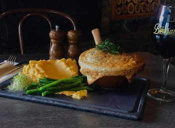 The Bowral Hotel - Holiday Sunshine Coast 3