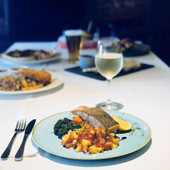 The Bowral Hotel - Holiday Sunshine Coast 4