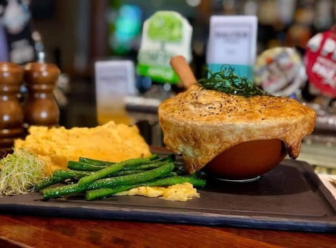 The Bowral Hotel - Holiday Sunshine Coast 5