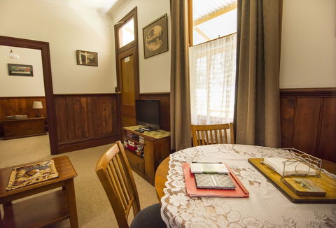 Creek Cottage - Holiday Sunshine Coast 6