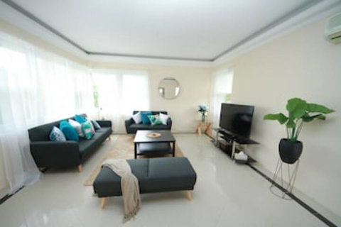 Baulkham Hills Beauty - Holiday Sunshine Coast 0