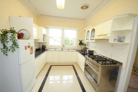 Baulkham Hills Beauty - Holiday Sunshine Coast 5