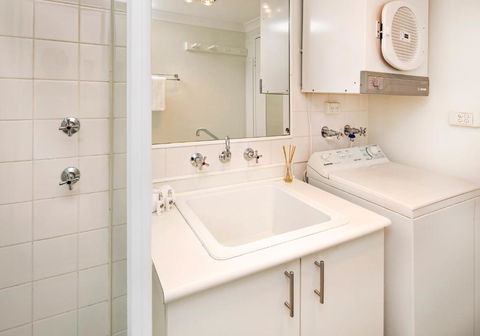 Central Abode Modern Apartment In The Heart Of Jindabyne - Holiday Sunshine Coast 2