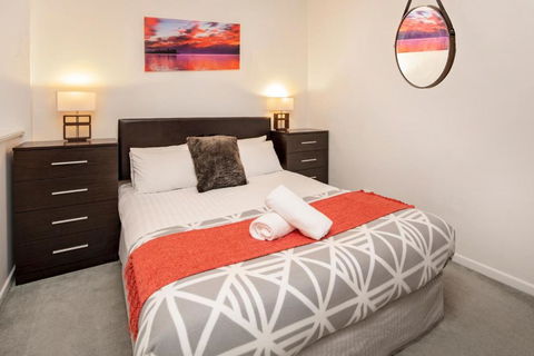 Central Abode Modern Apartment In The Heart Of Jindabyne - Holiday Sunshine Coast 6