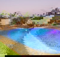 Anaheim Park Oasis - Holiday Sunshine Coast