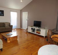 5 Little Penguin Cottage in Cowes - Sunshine Coast Tourism