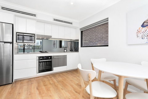 Balmain Modern Apartments - Holiday Sunshine Coast 1