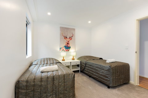 Balmain Modern Apartments - Holiday Sunshine Coast 0