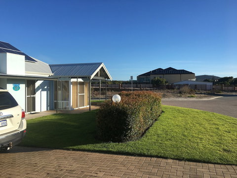 Golf And Beach Retreat - Holiday Sunshine Coast 0