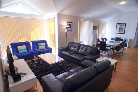 Golf And Beach Retreat - Holiday Sunshine Coast 4