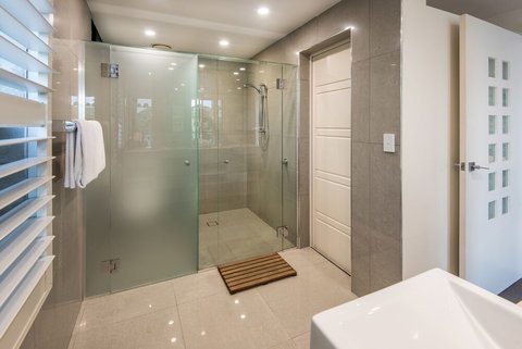 Northcape 1 Ocean Front 4 Bedroom Pool - Holiday Sunshine Coast 5