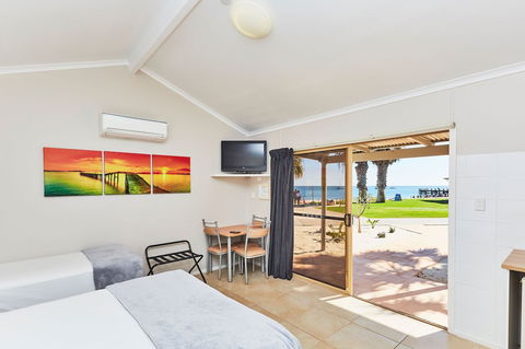 RAC Monkey Mia Dolphin Resort - Holiday Sunshine Coast 6