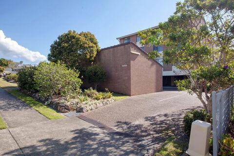 Kamilaroi Unit 6, 58-60 Magnus Street - Holiday Sunshine Coast 1