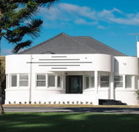 Deco Beach Luxury Apartments - Holiday Sunshine Coast