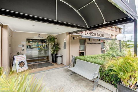 Arena Hotel - Holiday Sunshine Coast 1